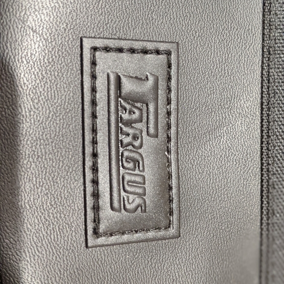 Targus brand black padded laptop briefcase - Picture 5 of 5